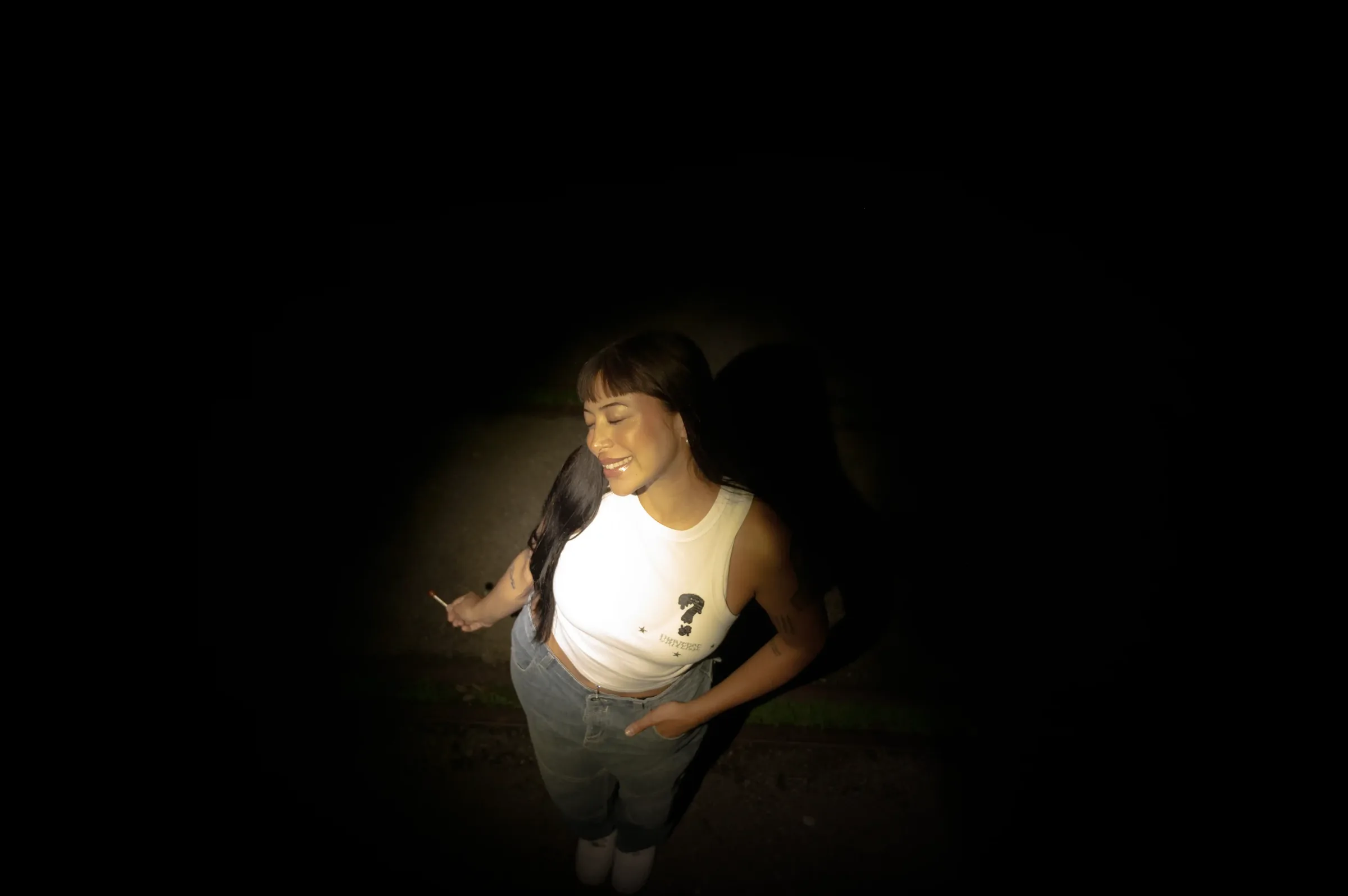 Pièce AskUniverse portée de nuit